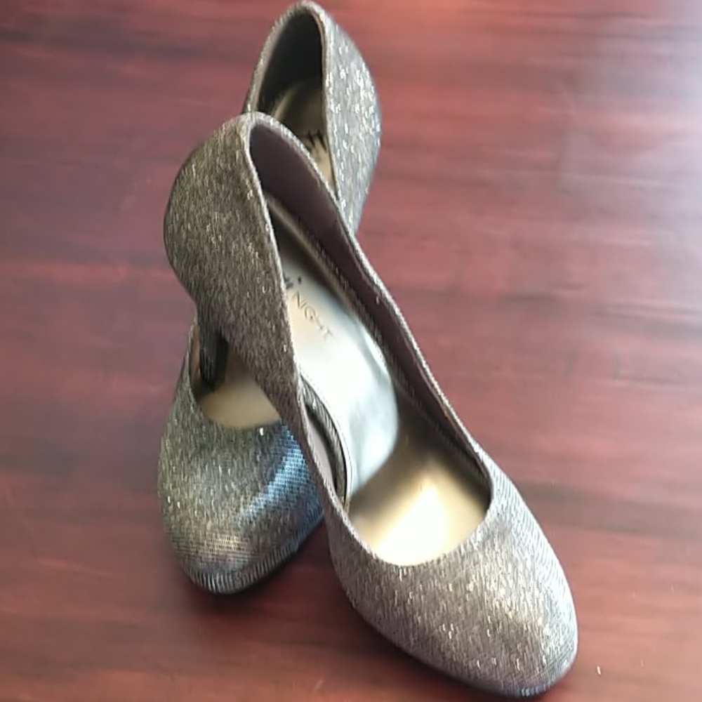 🇨🇦 Silver Fioni Pumps - Picture 1 of 3